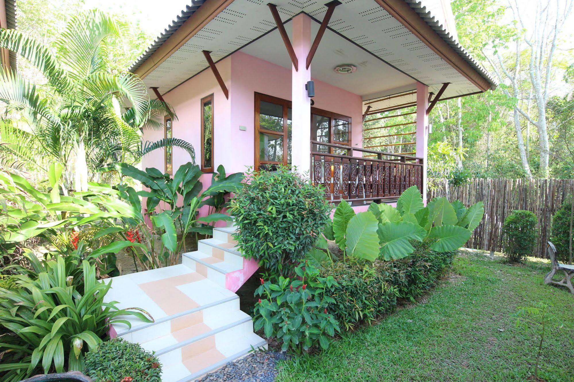 Pinky Bungalow Resort & Villa - Sha Extra Plus Koh Lanta Exterior photo