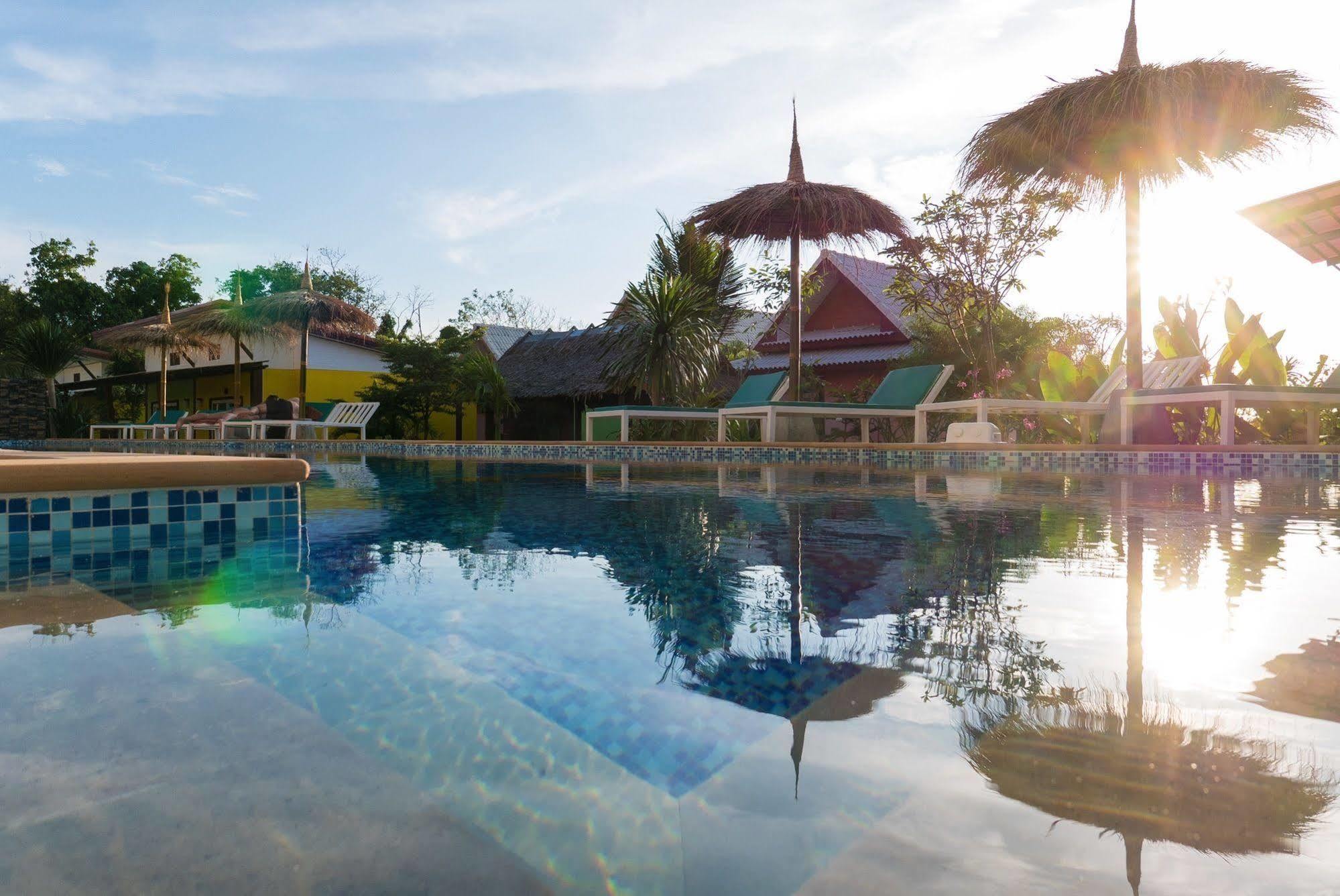 Pinky Bungalow Resort & Villa - Sha Extra Plus Koh Lanta Exterior photo