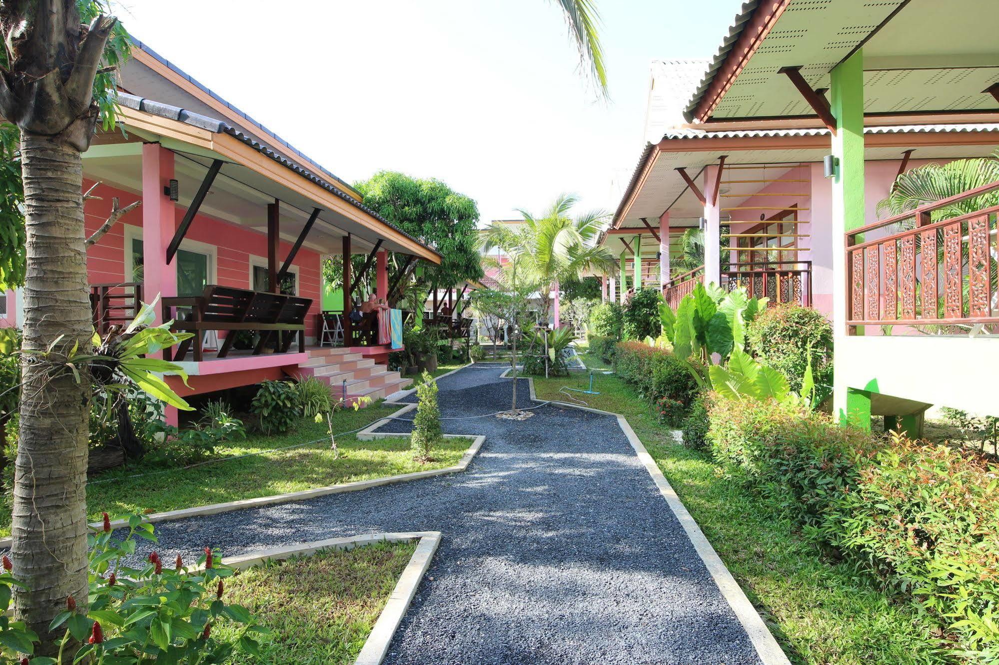 Pinky Bungalow Resort & Villa - Sha Extra Plus Koh Lanta Exterior photo